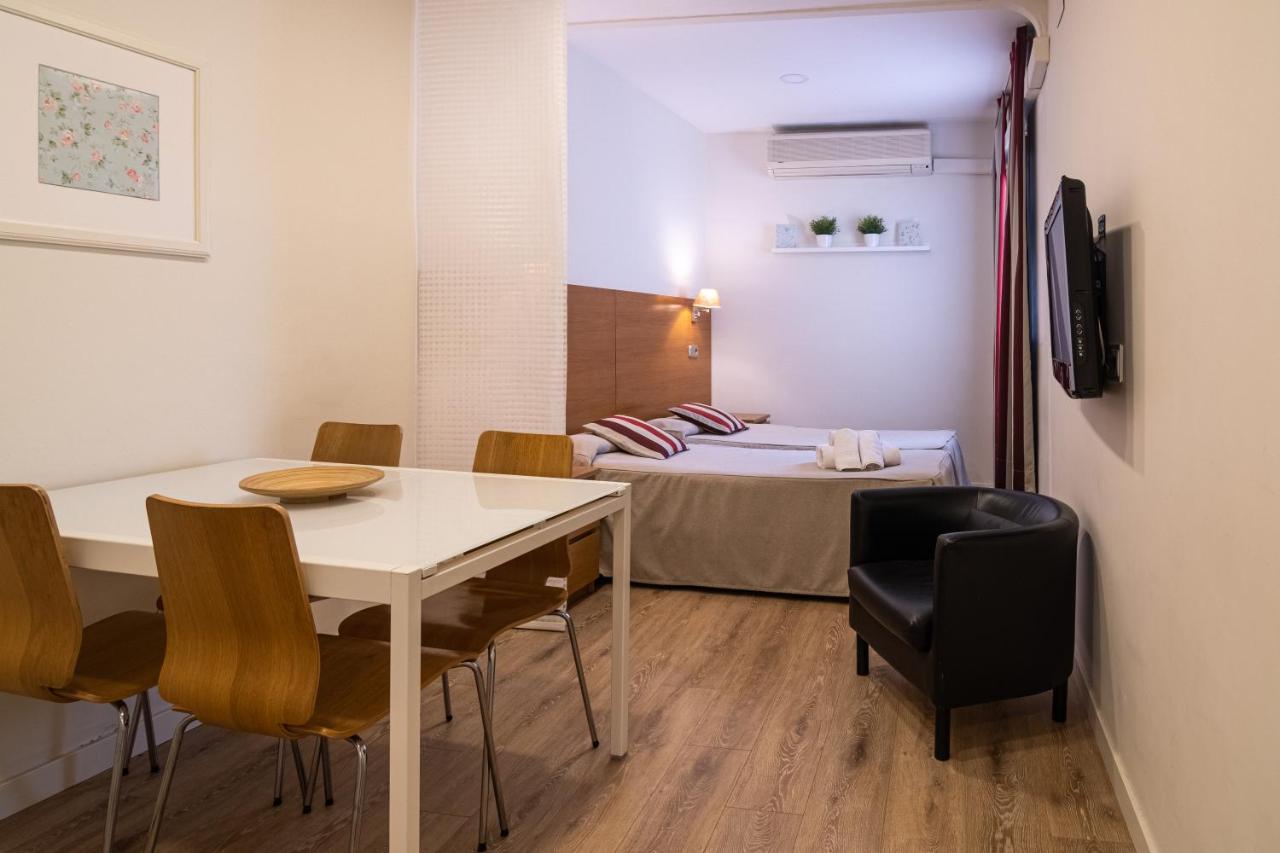 Apartamentos Atica Барселона Экстерьер фото