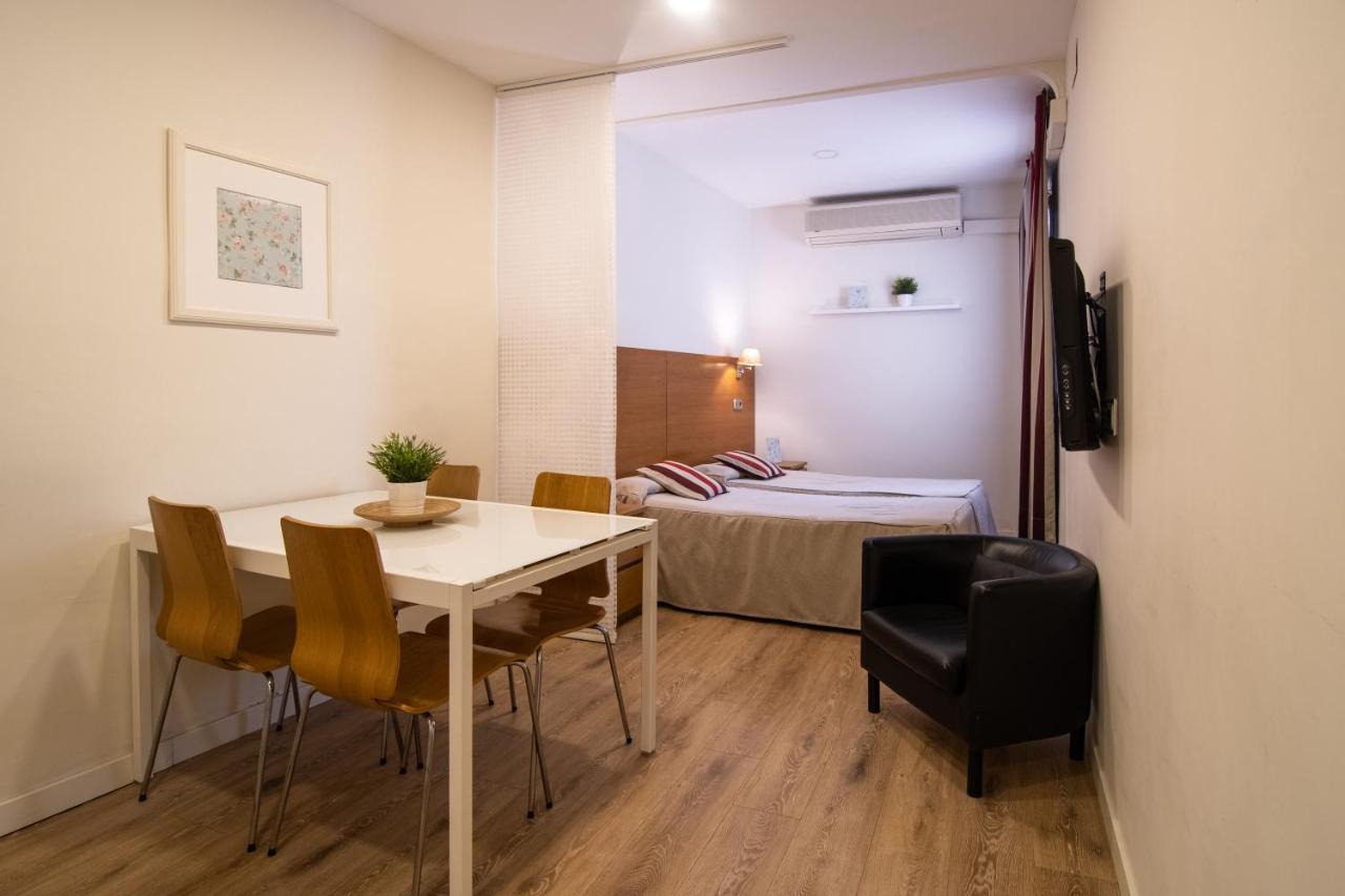 Apartamentos Atica Барселона Экстерьер фото